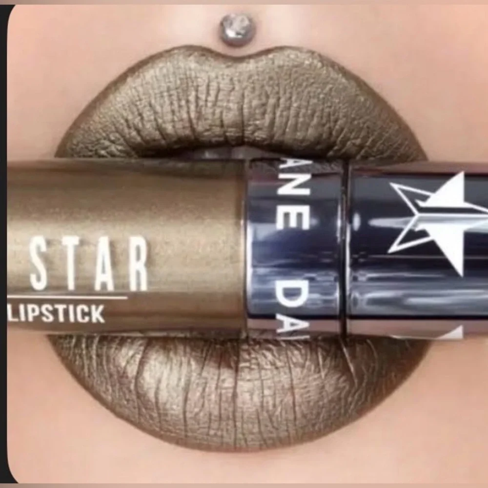 JEFFREE Star SHANE liquid matte Lipstick in Metallic Gold